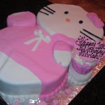 Hello Kitty - 3D cutout with cake laying down