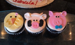 Piglet themed cucpakes
