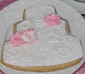 Wedding Cake Cookie - pink flowers