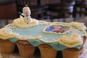Frozen themed cupcake cake